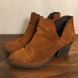 STEVE MADDEN Suede Booties